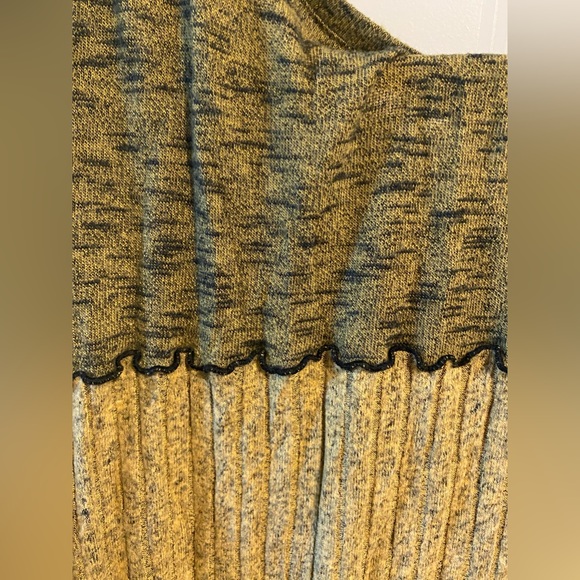 Cato, women’s long sleeve top, size 22/24, with stitching detail. - Picture 6 of 7